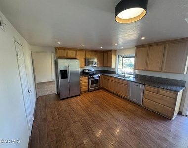 576 Pinecliff Place - Photo Thumbnail 8