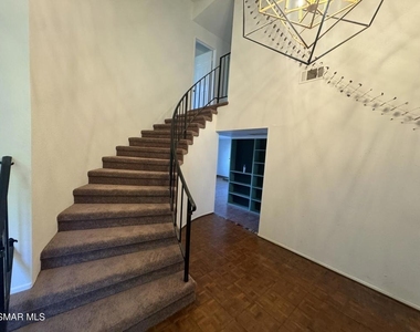 576 Pinecliff Place - Photo Thumbnail 3