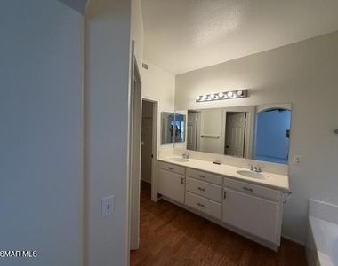 485 Bannister Way - Photo Thumbnail 14