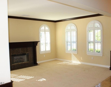 1555 Arroyo View Street - Photo Thumbnail 5
