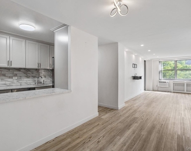 6125 97th Street - Photo Thumbnail 11