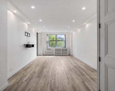 6125 97th Street - Photo Thumbnail 6