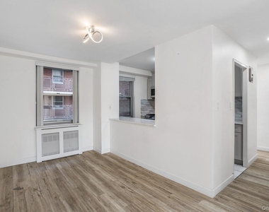 6125 97th Street - Photo Thumbnail 9
