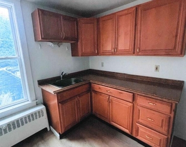 457 Main St - Photo Thumbnail 3