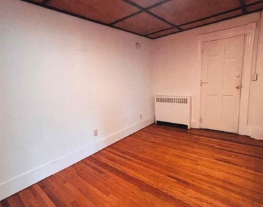 457 Main St - Photo Thumbnail 5