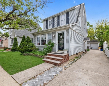 52 Syracuse Street - Photo Thumbnail 12