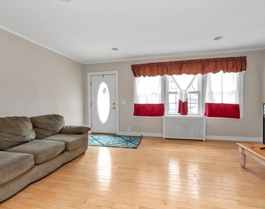 52 Syracuse Street - Photo Thumbnail 1
