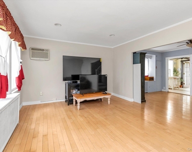 52 Syracuse Street - Photo Thumbnail 2