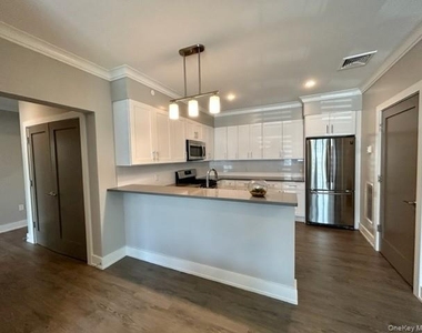 84 Circle Drive - Photo Thumbnail 4