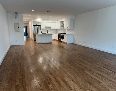 303 Main Street - Photo Thumbnail 4