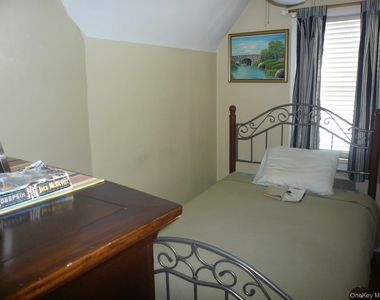 16932 144th Road - Photo Thumbnail 4