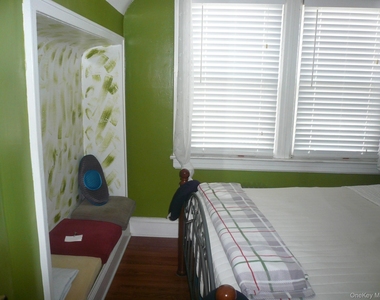 16932 144th Road - Photo Thumbnail 6