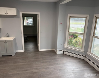 180 Main Street - Photo Thumbnail 4