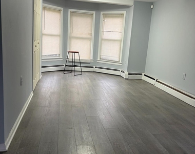 180 Main Street - Photo Thumbnail 5