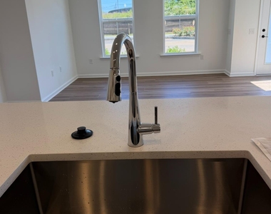 918 District Boulevard - Photo Thumbnail 5