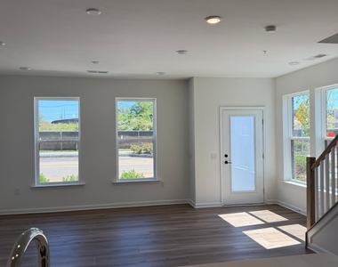 918 District Boulevard - Photo Thumbnail 2