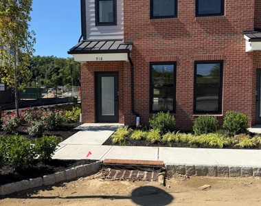 918 District Boulevard - Photo Thumbnail 1