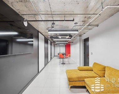 88 Linden Boulevard - Photo Thumbnail 7