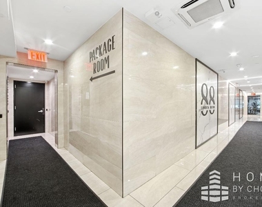 88 Linden Boulevard - Photo Thumbnail 4