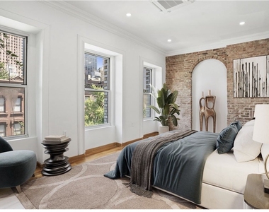 330 W 46th Street - Photo Thumbnail 5