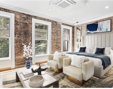 330 W 46th Street - Photo Thumbnail 3