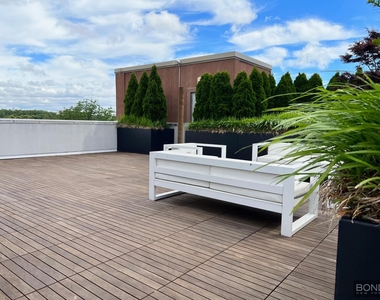 123 Parkside Avenue - Photo Thumbnail 15