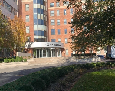 123 Parkside Avenue - Photo Thumbnail 10