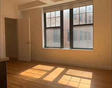 123 Parkside Avenue - Photo Thumbnail 4