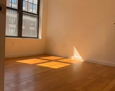 123 Parkside Avenue - Photo Thumbnail 3
