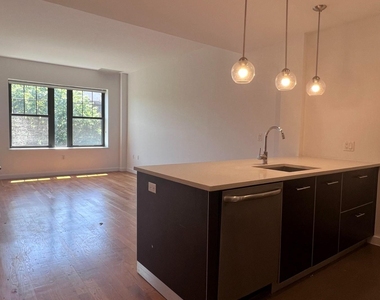 123 Parkside Avenue - Photo Thumbnail 6