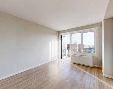 178-02 Hillside Avenue - Photo Thumbnail 2