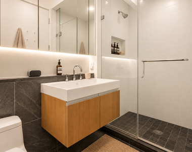 311 W Broadway - Photo Thumbnail 9