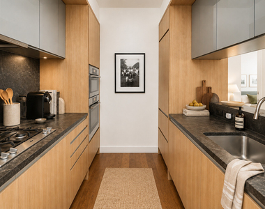 311 W Broadway - Photo Thumbnail 6