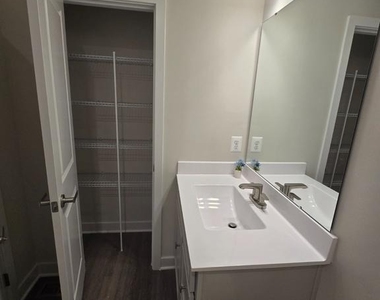 33 Oasis Avenue - Photo Thumbnail 20
