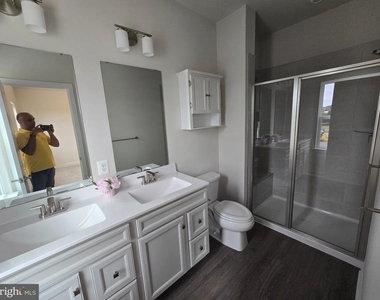 33 Oasis Avenue - Photo Thumbnail 24
