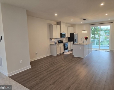 33 Oasis Avenue - Photo Thumbnail 12