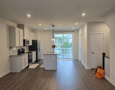33 Oasis Avenue - Photo Thumbnail 6