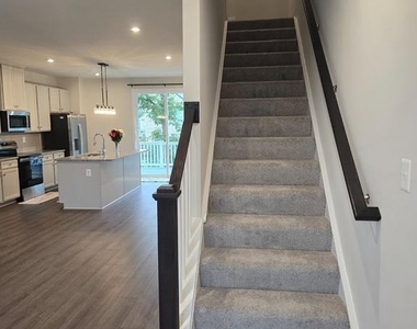 33 Oasis Avenue - Photo Thumbnail 15