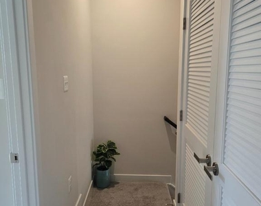 33 Oasis Avenue - Photo Thumbnail 16