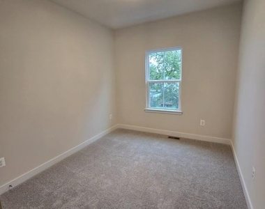 33 Oasis Avenue - Photo Thumbnail 18