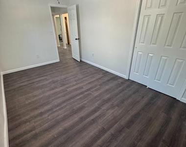 94 Longwood Drive - Photo Thumbnail 12