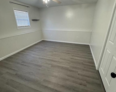 94 Longwood Drive - Photo Thumbnail 14