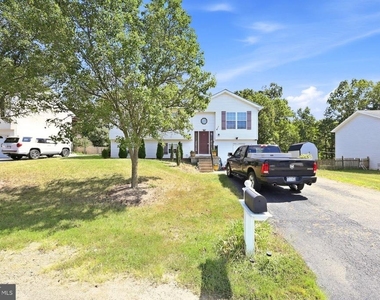 94 Longwood Drive - Photo Thumbnail 3