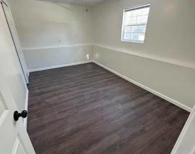 94 Longwood Drive - Photo Thumbnail 11