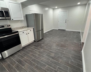 94 Longwood Drive - Photo Thumbnail 6
