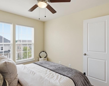 438 Boxelder Drive - Photo Thumbnail 21