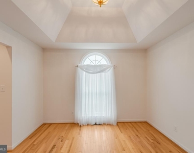 10700 Chancellorsville Drive - Photo Thumbnail 23