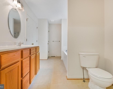10700 Chancellorsville Drive - Photo Thumbnail 33