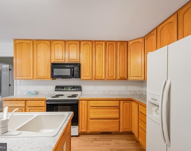 10700 Chancellorsville Drive - Photo Thumbnail 20