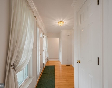 10700 Chancellorsville Drive - Photo Thumbnail 24